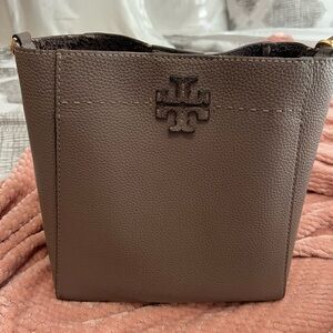 Tory Burch McGraw Hobo in Silver Maple
